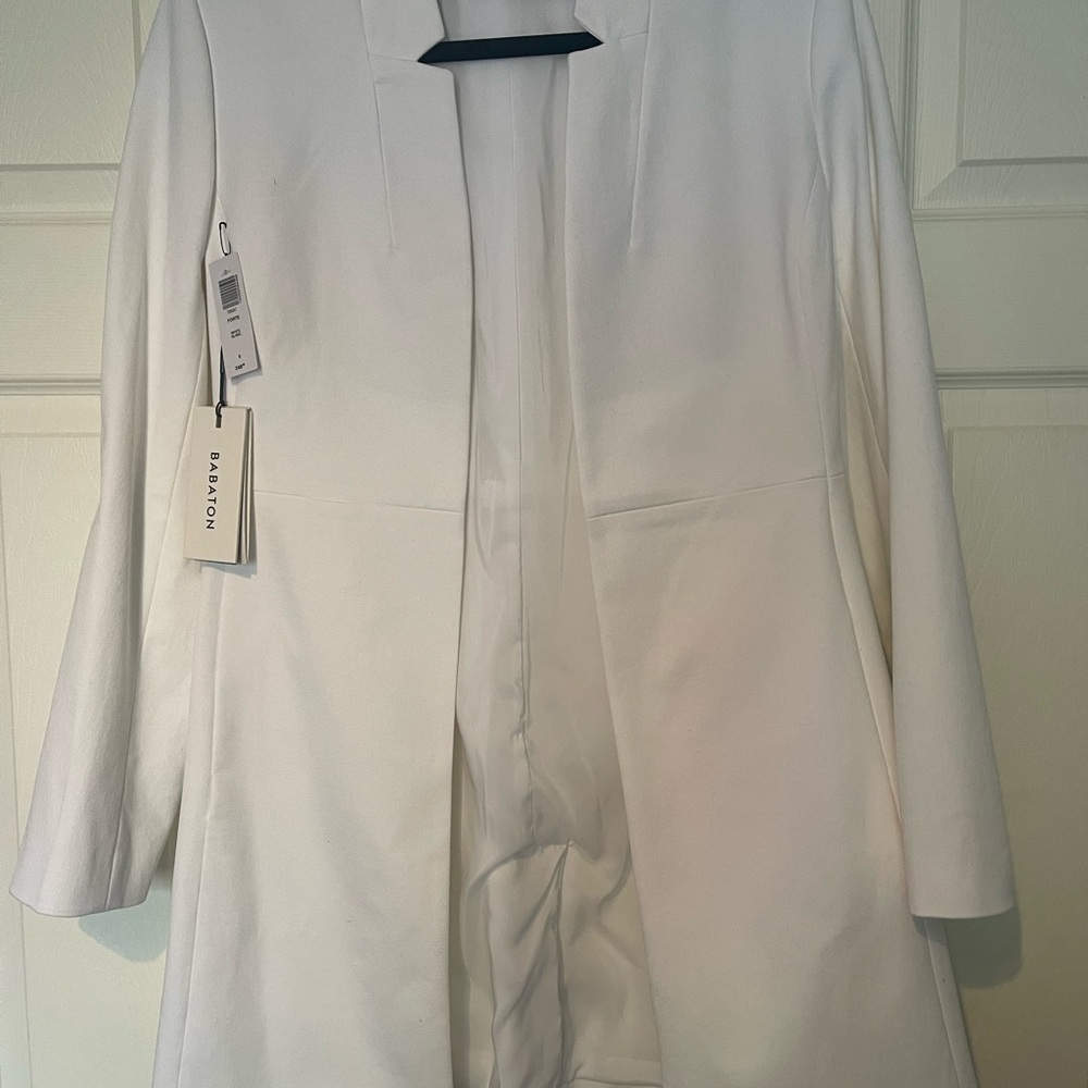 Forte White Blazer Streamlined Silhouette